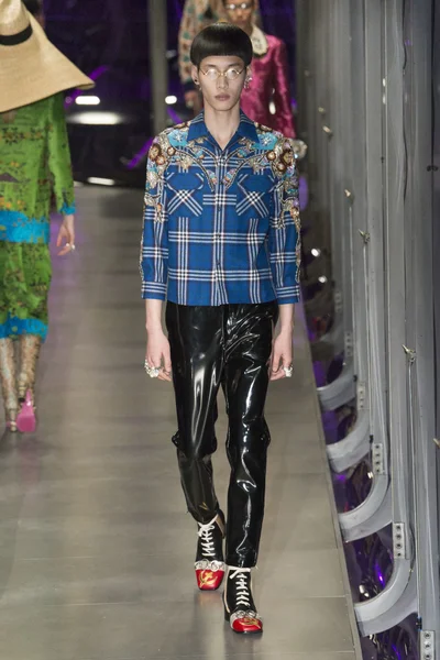 Look 19